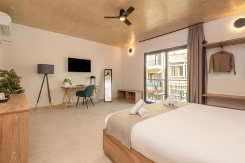 Superior Double Room, Balcony | Desk, soundproofing, free WiFi