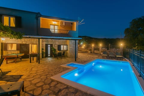 Villa | Pool | Indoor pool, outdoor pool