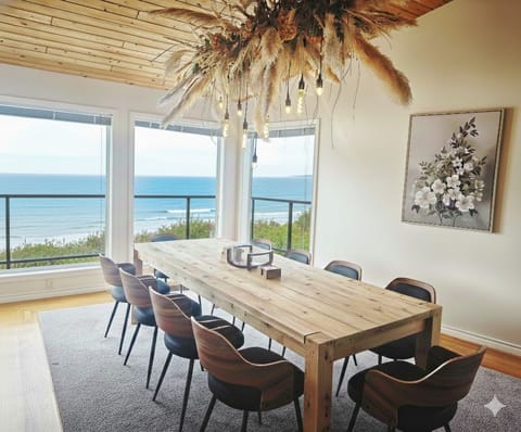 Perching Gull House - Storms & Wildlife Watching Oceanfront View House in Vancouver Island