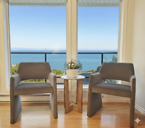 Perching Gull House - Storms & Wildlife Watching Oceanfront View House in Vancouver Island