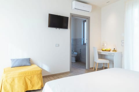 Deluxe Room, 1 Bedroom, Patio, Pool View | Air conditioning