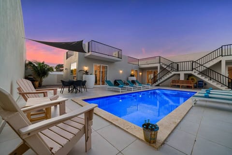 Private pool courtyard for sunset swims and relaxed Aruba evenings