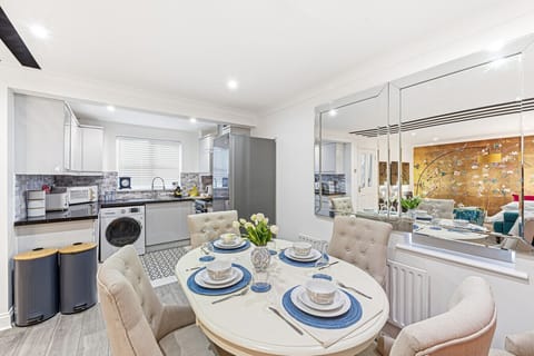 Dining area with seating for up to 5 people