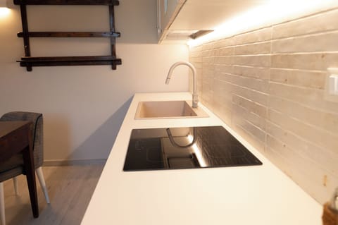 Traditional Apartment, Mountain View | Private kitchen | Fridge, microwave, oven, espresso maker