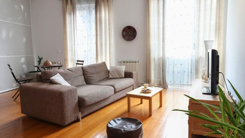 A spacious living room with a comfortable couch.
#comfort #portugal #pt #lisbon
