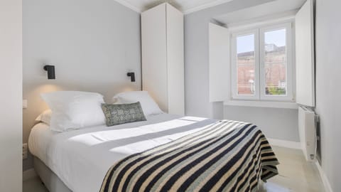 A sunlit retreat with minimalist decor, soft textiles, and calming hues for ultimate relaxation. #SereneSpace #NaturalLight