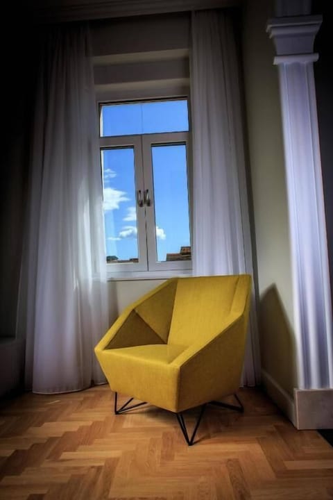 Apartment, 3 Bedrooms, Smoking, Garden View | Interior