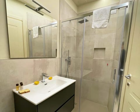 Double Room, Terrace | Bathroom | Shower, hair dryer, bidet, heated floors