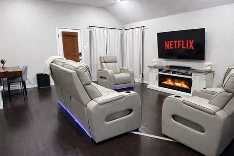 Comfortable living room with massage/heated recliners, Smart TV & Bose surround 