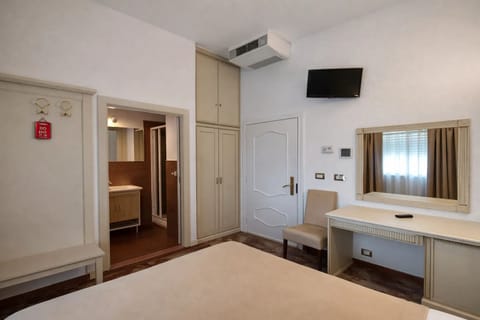 Double Room | Minibar, in-room safe, free WiFi, bed sheets