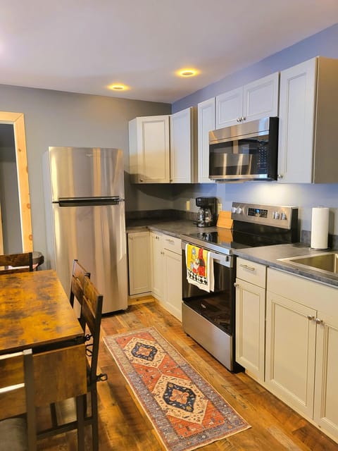 H5 - Three-Bedroom Apartment (670)