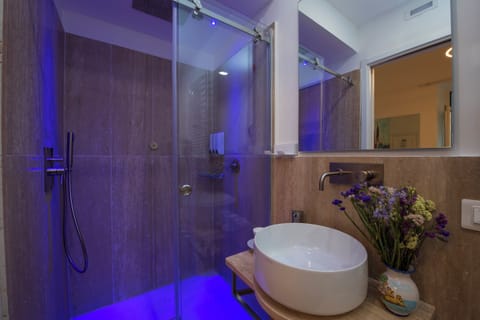 Family Quadruple Room, 1 Bedroom, Balcony, City View | Bathroom shower