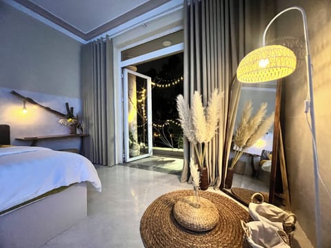 Deluxe Double Room, Balcony, Park View | Premium bedding, iron/ironing board, free WiFi