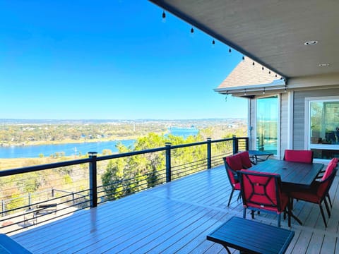 Outdoor dining with a view