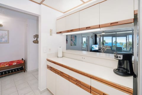 Plenty of storage in the kitchen.