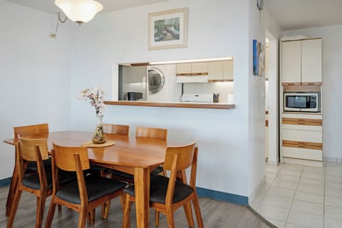 Washer/dryer in the unit.