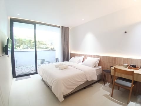 Junior Double Room, Balcony | Desk, laptop workspace, free WiFi