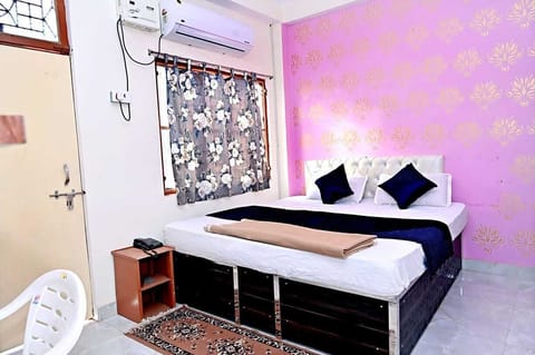 Deluxe Room | Desk, laptop workspace, free WiFi, bed sheets