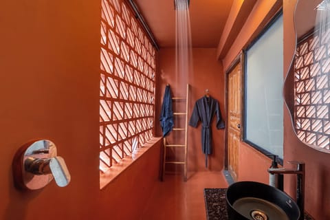 Luxury Apartment, Garden View | Bathroom | Shower, free toiletries, hair dryer, bathrobes