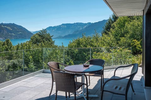 Private terrace with breathtaking views of Lake Thun and the surrounding mountains.
