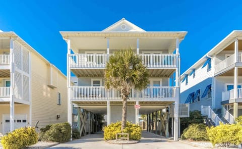 Loggerhead Landing Streetside Exterior