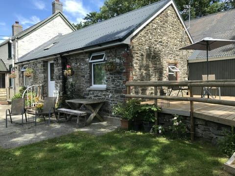 Garden with seating areas, lawn and flowers