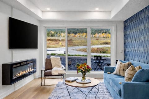 Breathtaking mountain views from the living room.