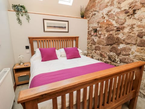 2 bedrooms, individually decorated, individually furnished, free WiFi