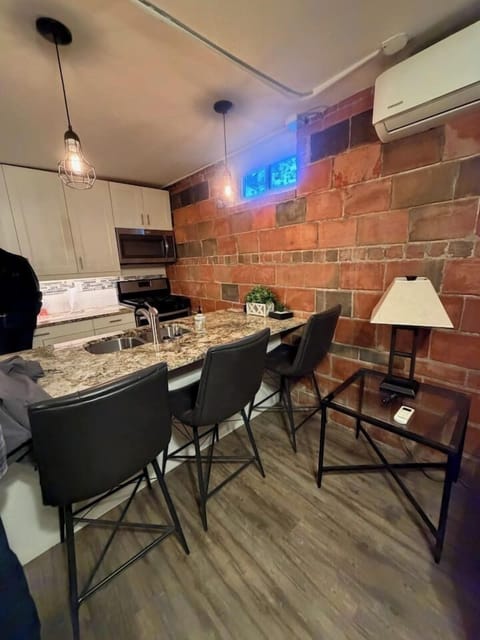 eat in kitchen with Dishwasher