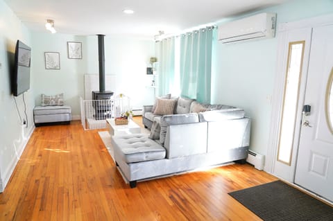 Living room with fireplace, cozy sitting area, Smart TV with Netflix
