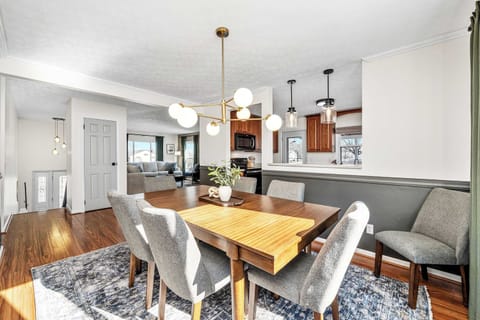 Large dining area w/ open sightlines to the kitchen

