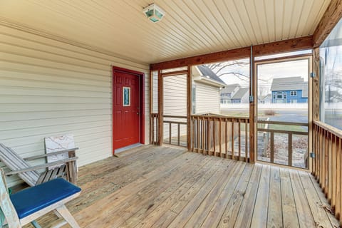 Screened Deck | Self Check-In | 13 Mi to Rehoboth Beach & Boardwalk