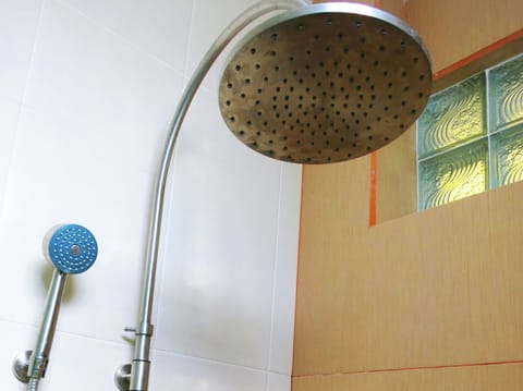 Deluxe Room | Bathroom shower