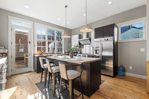 Dining Area: Bright & stylish dining area with plenty of space to dine. Perfect for memorable meals together.