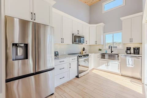 Fully stocked kitchen equipped to prep meals
