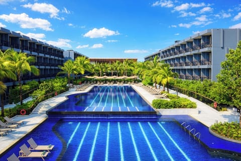 2 outdoor pools