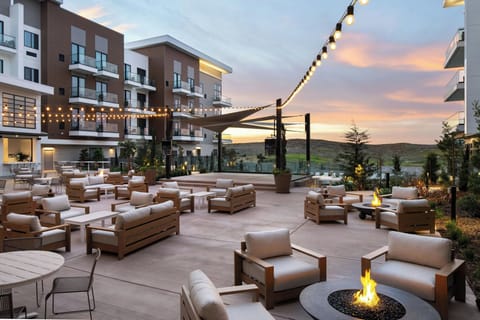 Pool views, serves breakfast and dinner