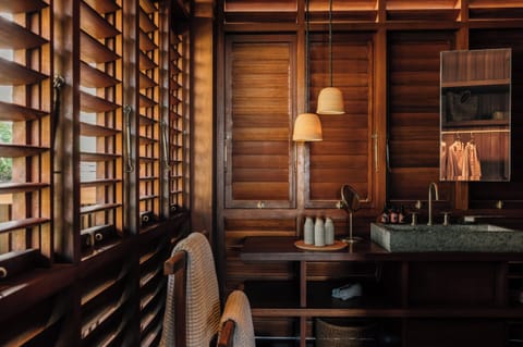 Panoramic Studio Suite, Garden View | Bathroom | Slippers