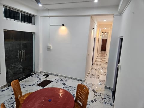 Economy Apartment | Dining