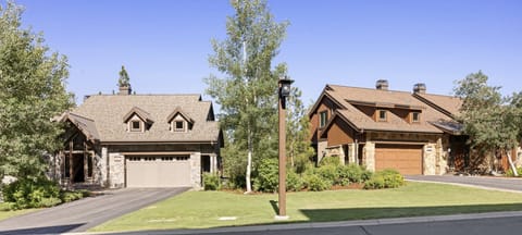 Two adjacent luxury properties - walk to lifts, Northstar Village, and more