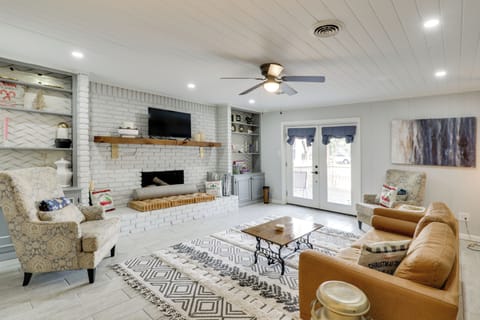 Pine Bluff Vacation Rental | 3BR | 2BA | 1,800 Sq Ft | 3 Steps to Enter