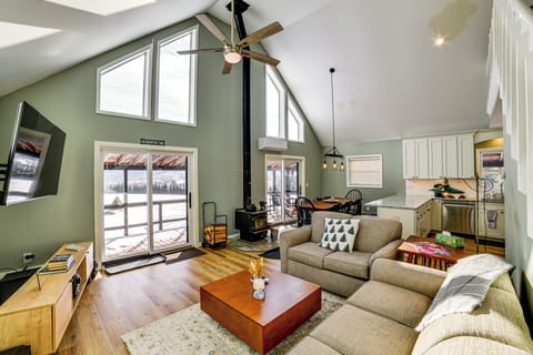 South Kortright Vacation Rental | 3BR | 3BA | Steps Required | 2,000 Sq Ft