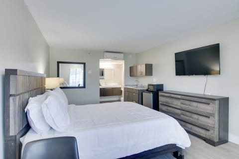 Charlotte Vacation Rental | Studio | 1BA | 500 Sq Ft | Stairs Required