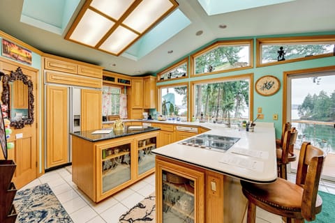 Kitchen | Keurig | Dishwasher | Spices | Main Floor