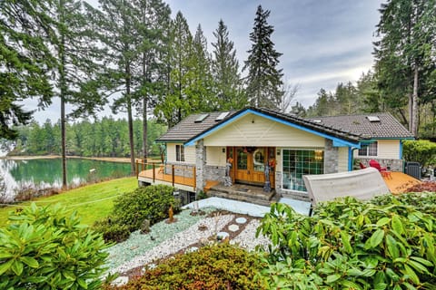 Olympia Vacation Rental | 3BR | 3BA | 2 Steps Required | 3,000 Sq Ft