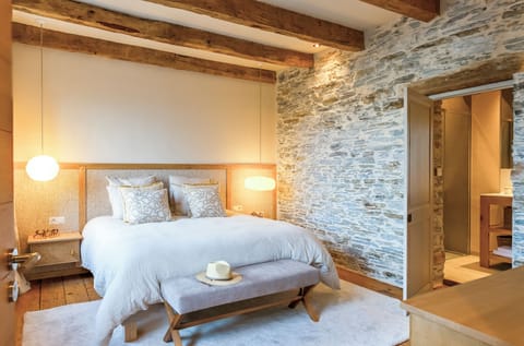 Avel | Premium bedding, memory foam beds, free cribs/infant beds, free WiFi