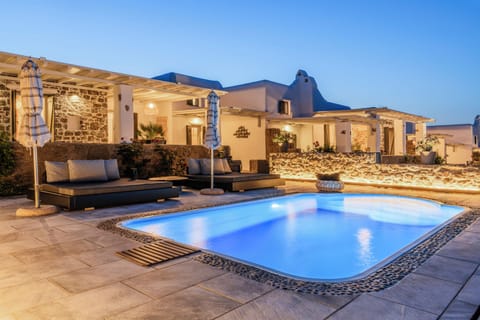 Villa | Pool | Seasonal outdoor pool