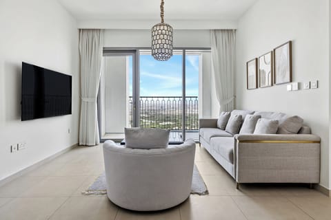 Deluxe Apartment, Balcony, Desert View | Living area