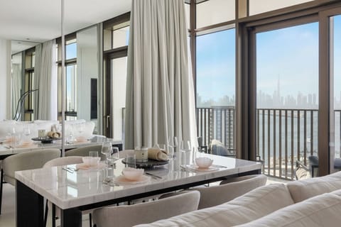 Luxury Apartment, Balcony, Harbor View | Dining