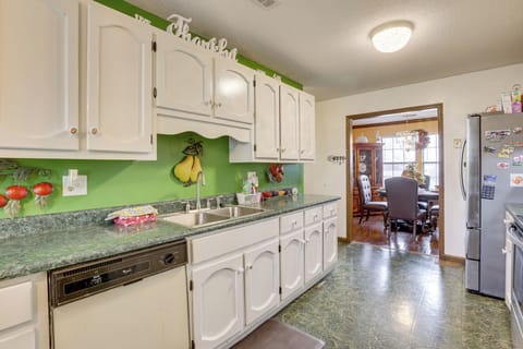 House (3 Bedrooms) | Interior